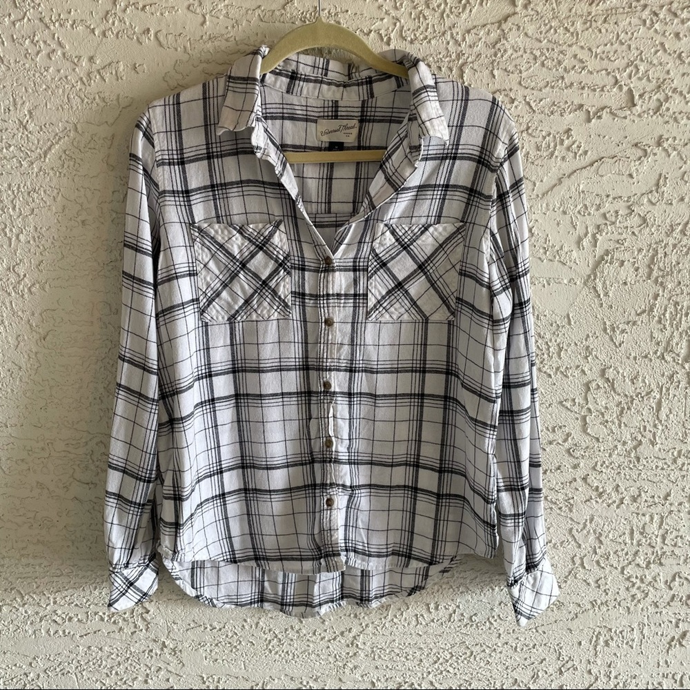 Medium Universal Thread Flannel Button Up